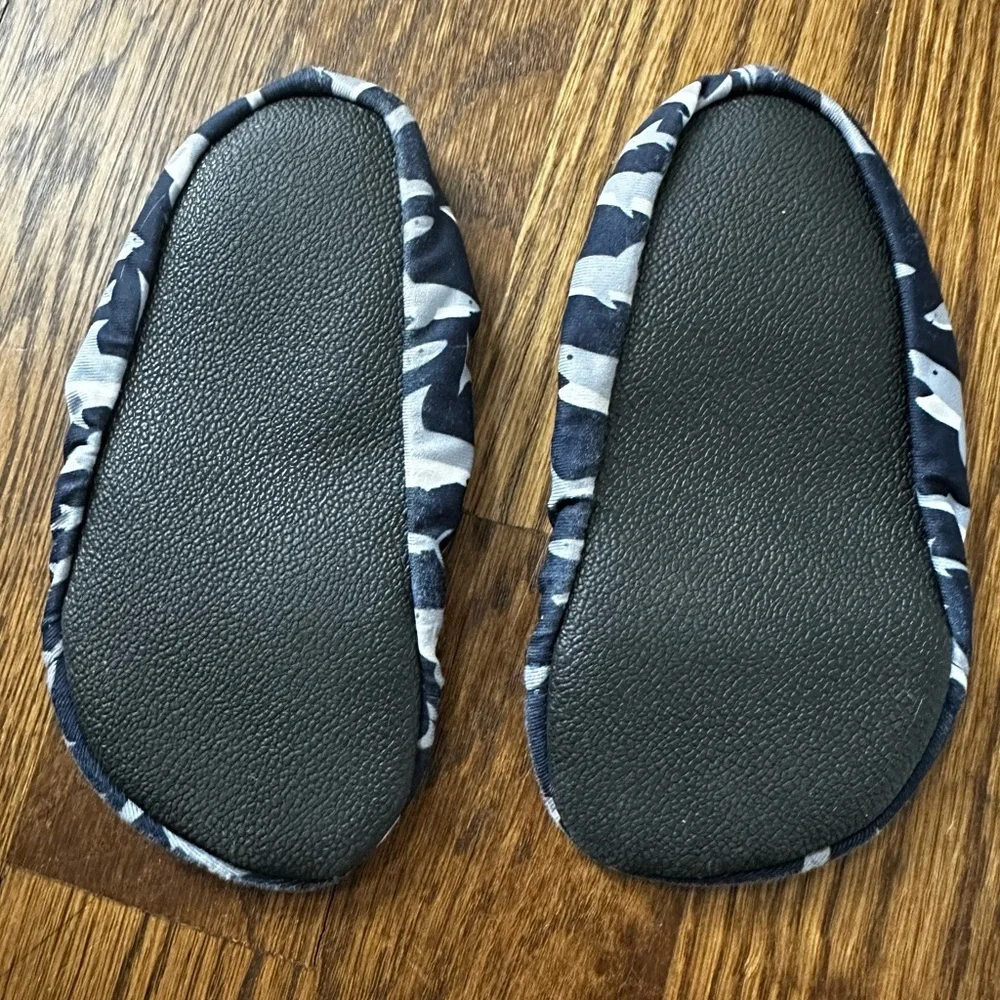 Slipfree water shoes for toddler - sharks